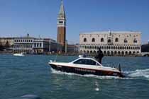 VENEZIA: CARABINIERI SEQUESTRANO DUE IMBARCAZIONI